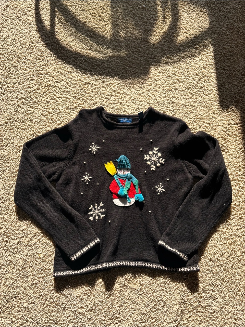 Black snowflake and snowman Christmas Sweater size M